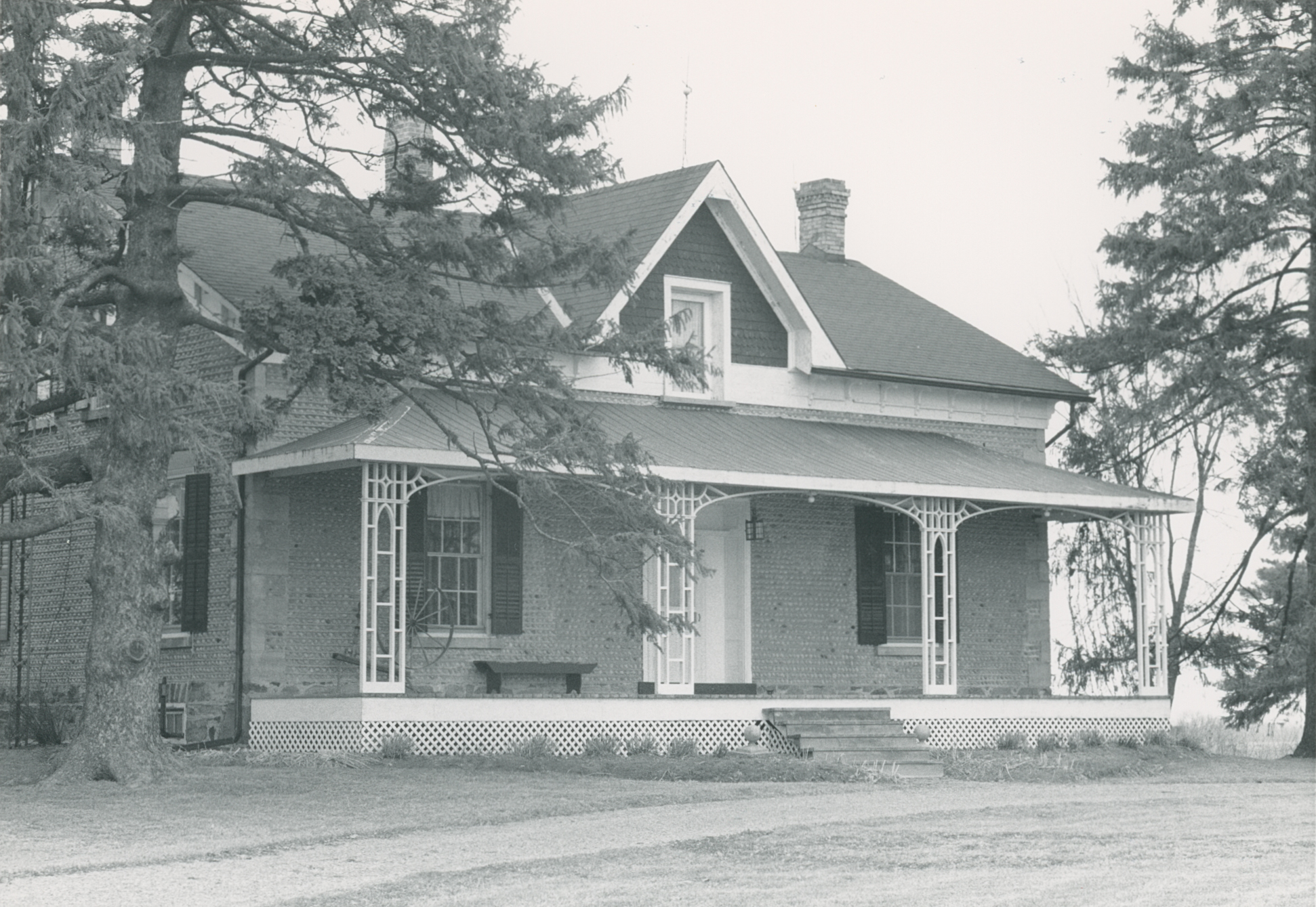 Bra-6 963 Keg Lane 1